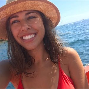 Meet your Posher, Alexis